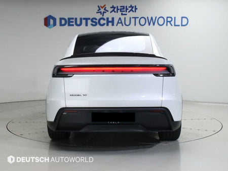 Tesla Model Y — photo 04