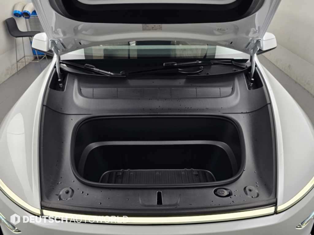 Tesla Model Y — photo 06