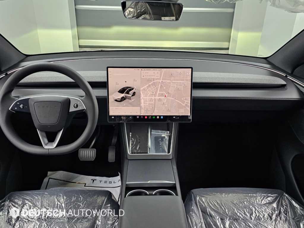 Tesla Model Y — photo 07