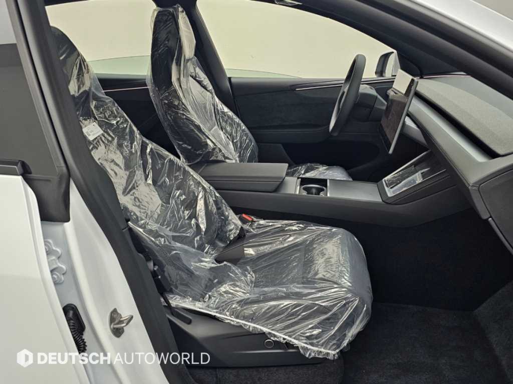 Tesla Model Y — photo 10