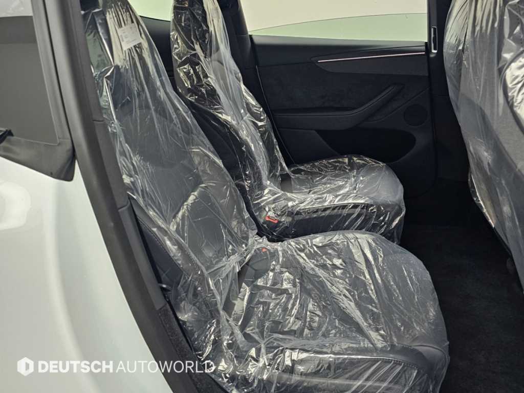 Tesla Model Y — photo 12