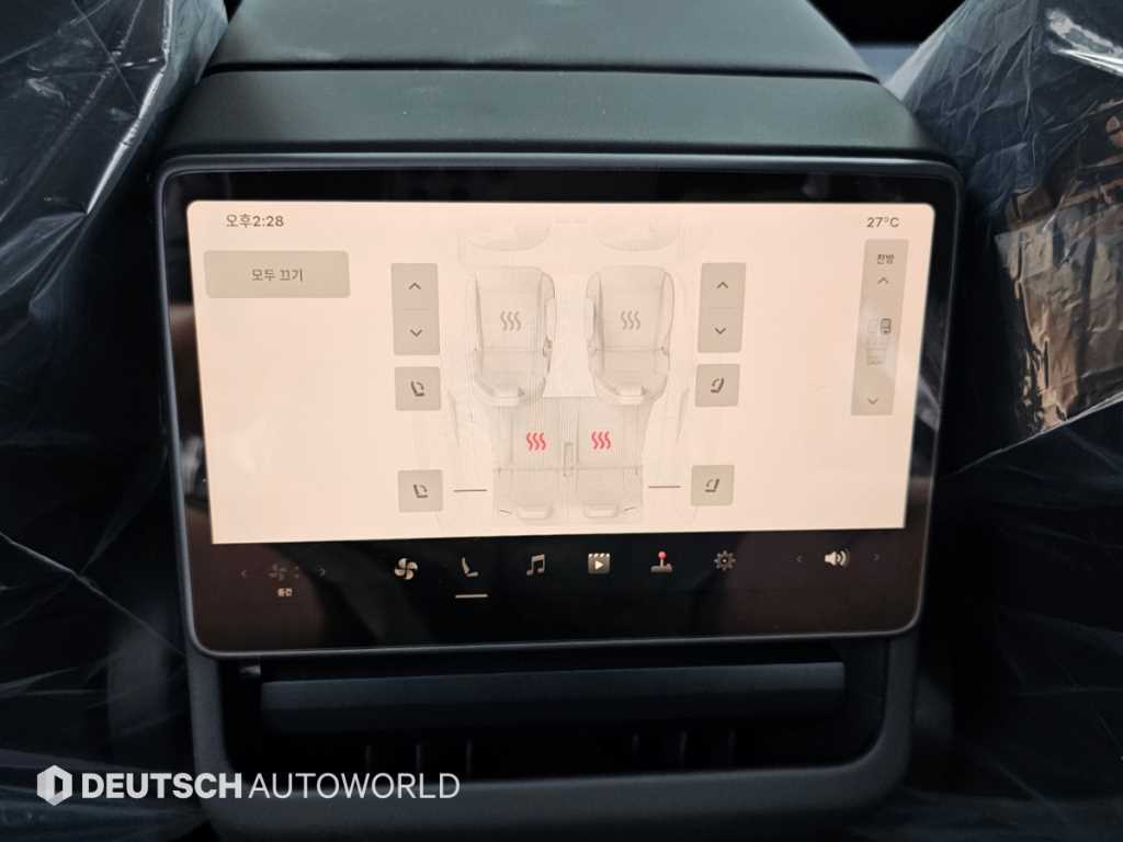Tesla Model Y — photo 16