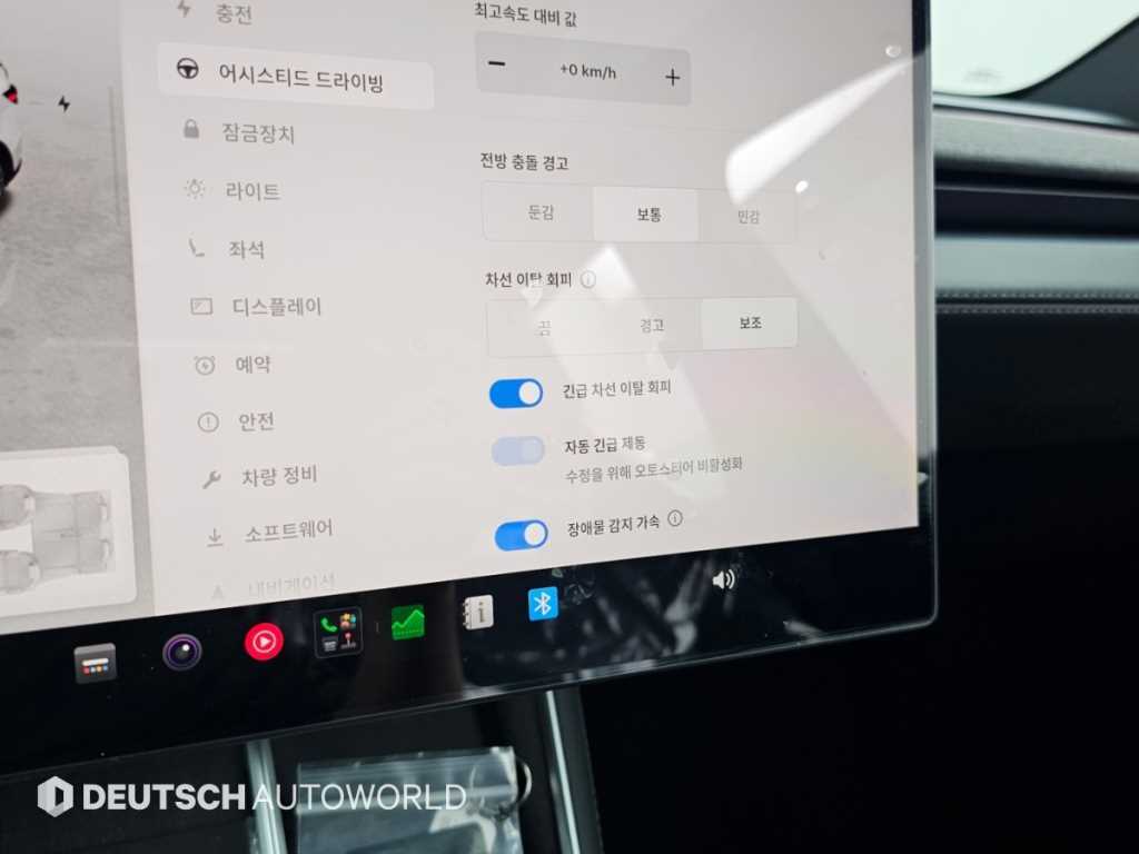 Tesla Model Y — photo 17