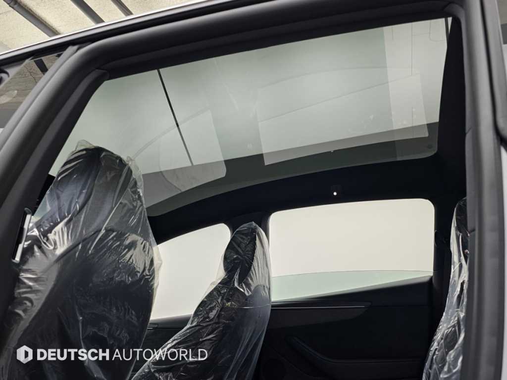 Tesla Model Y — photo 18