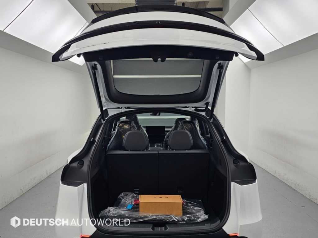 Tesla Model Y — photo 19