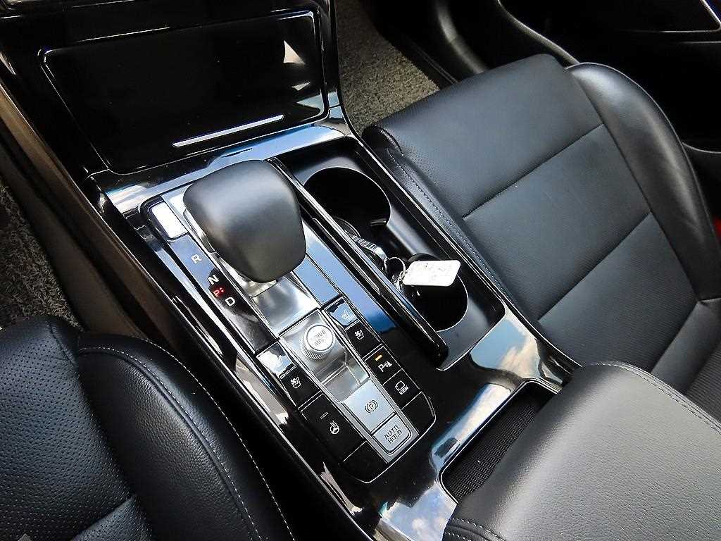 Kia K7 — photo 10