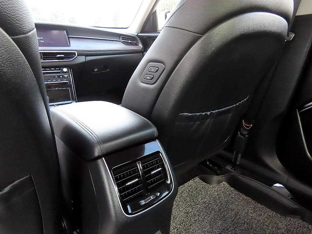 Kia K7 — photo 17