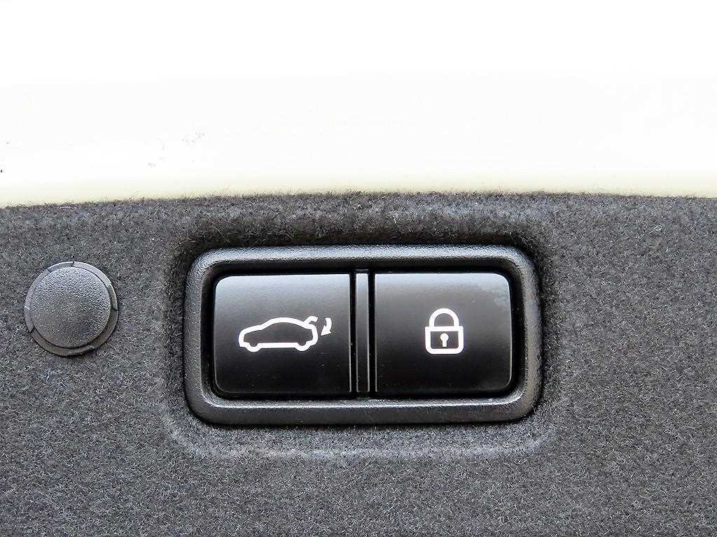 Kia K7 — photo 18