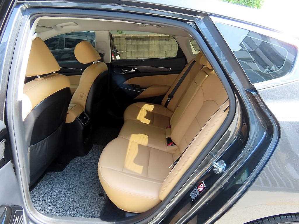Kia K7 — photo 06