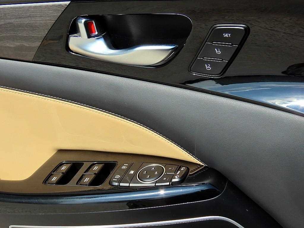 Kia K7 — photo 11
