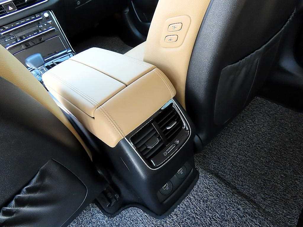 Kia K7 — photo 16