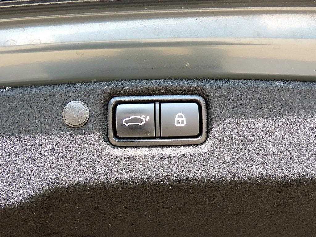 Kia K7 — photo 17