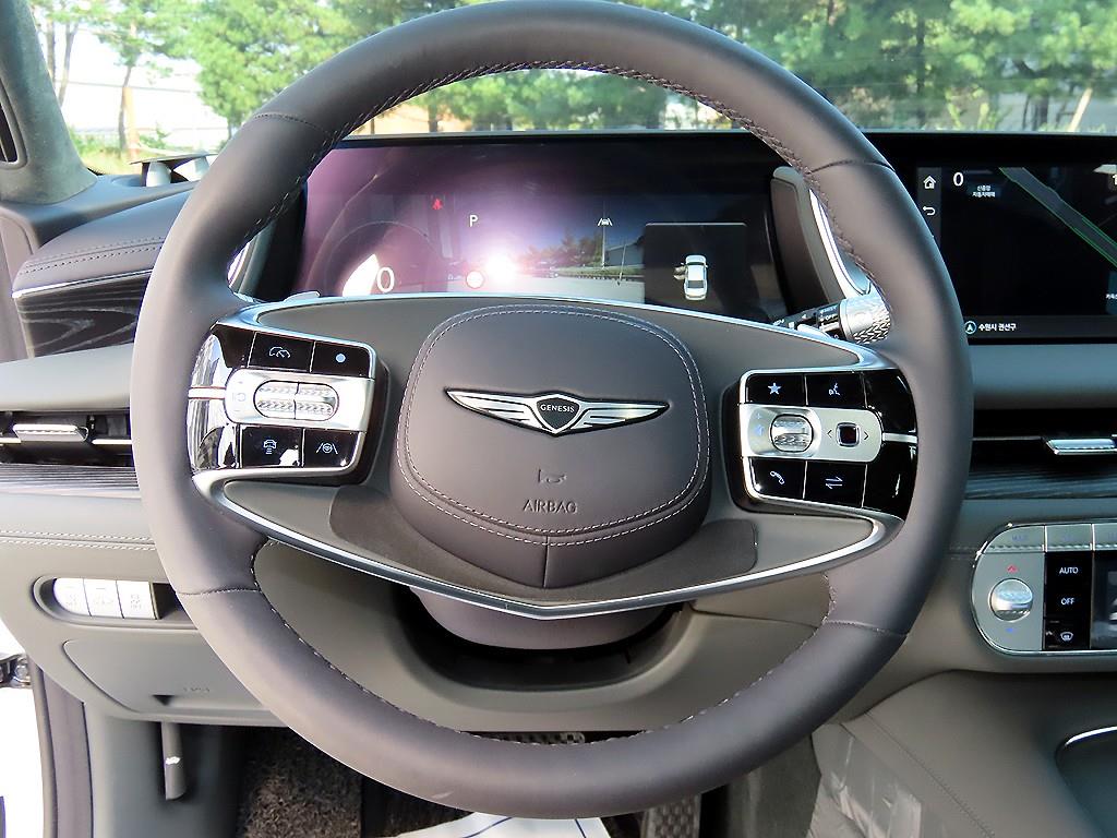 Genesis G90 — photo 08