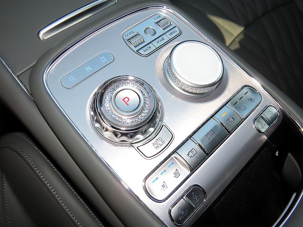Genesis G90 — photo 11