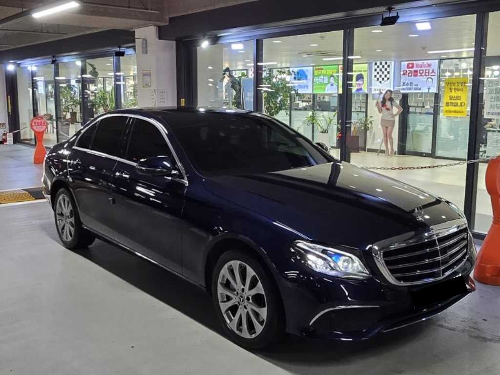 Mercedes-Benz E-Class — photo 02