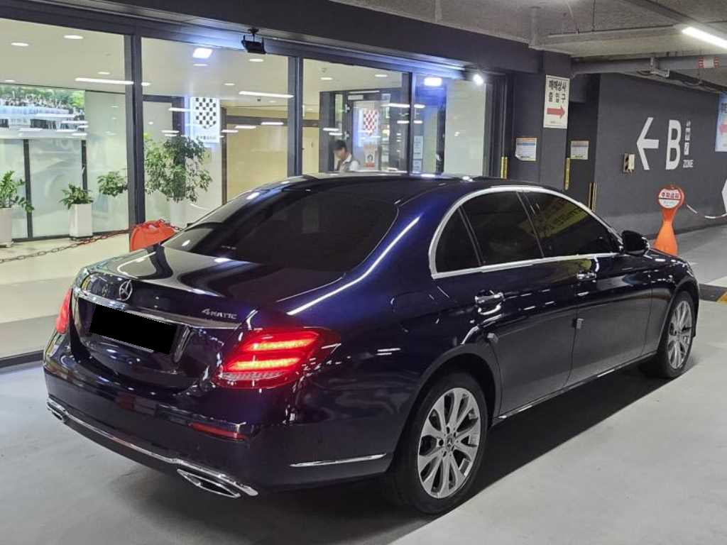 Mercedes-Benz E-Class — photo 04