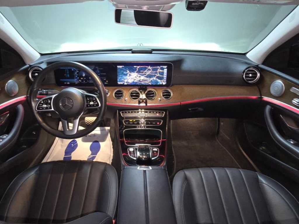 Mercedes-Benz E-Class — photo 06