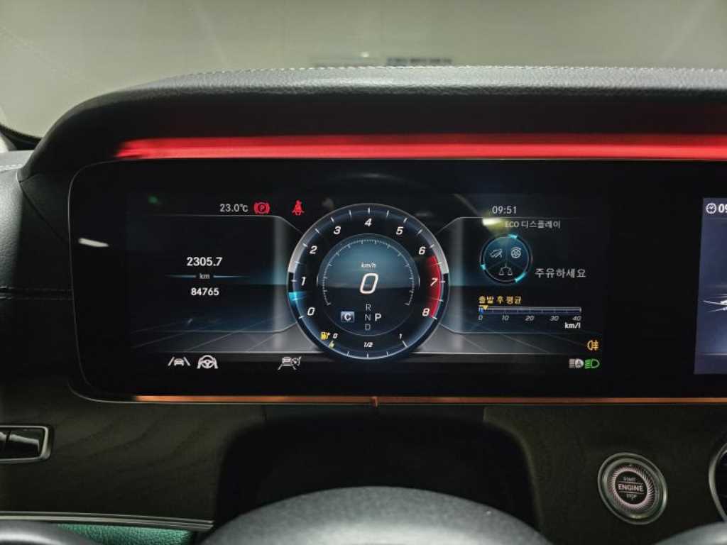 Mercedes-Benz E-Class — photo 10