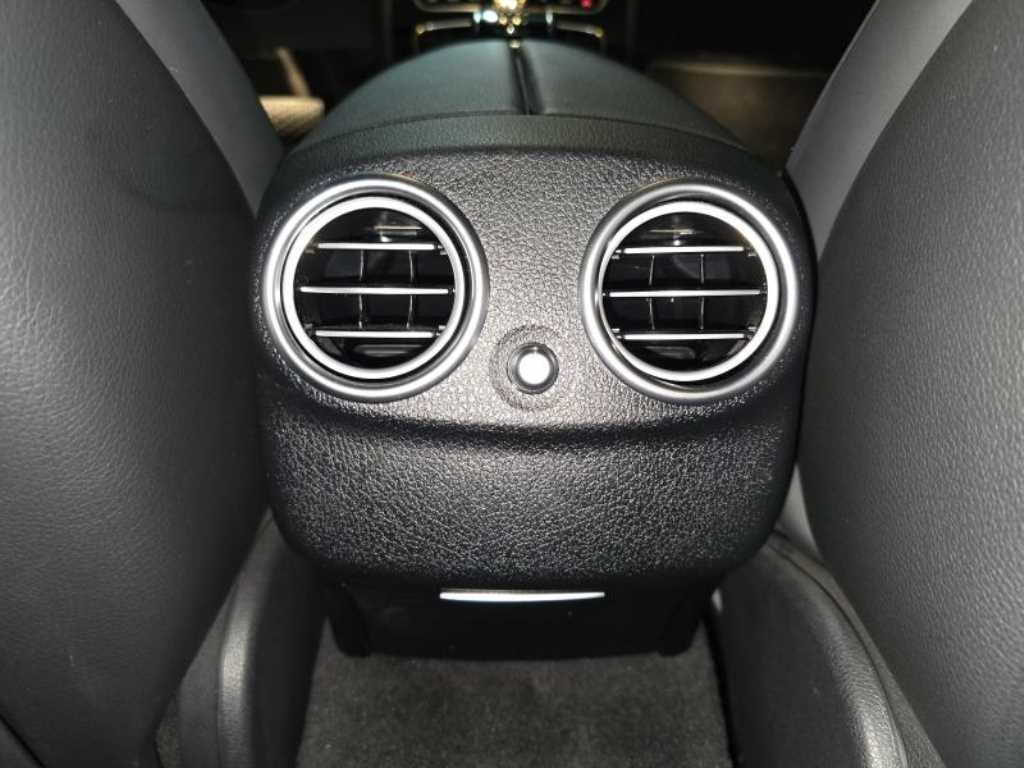Mercedes-Benz E-Class — photo 12