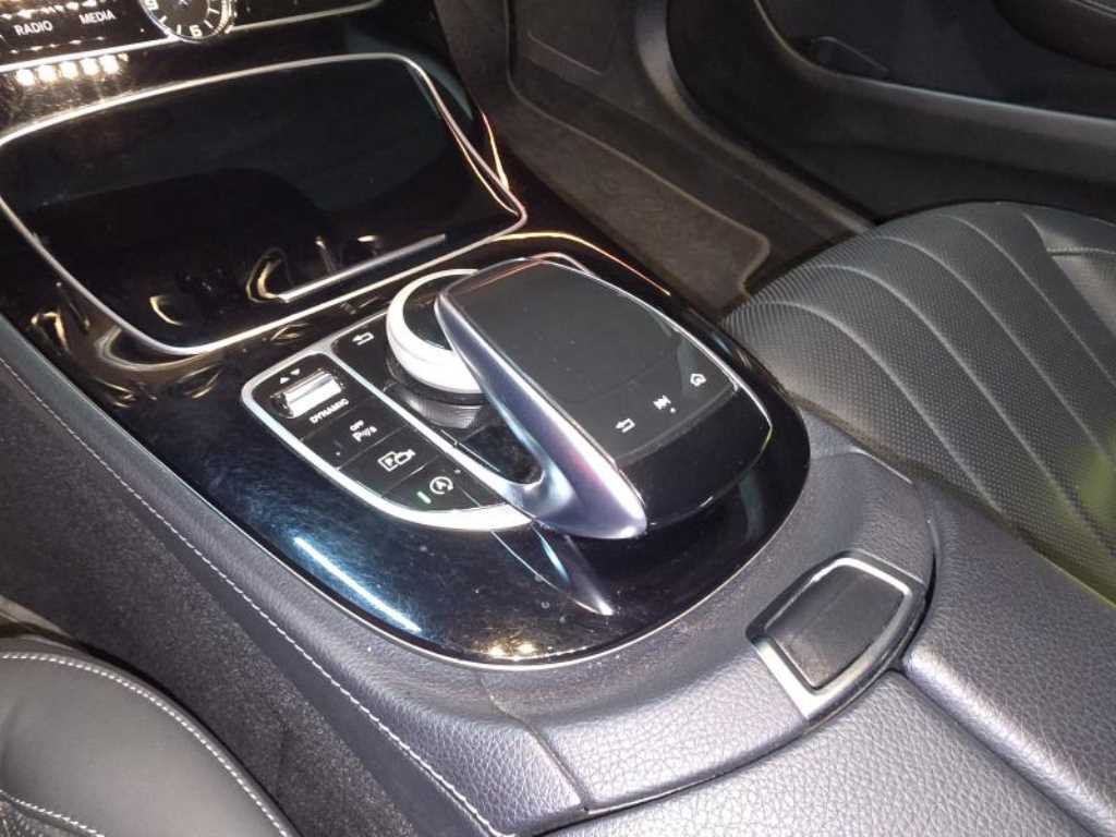 Mercedes-Benz E-Class — photo 15