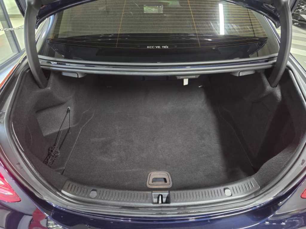 Mercedes-Benz E-Class — photo 17