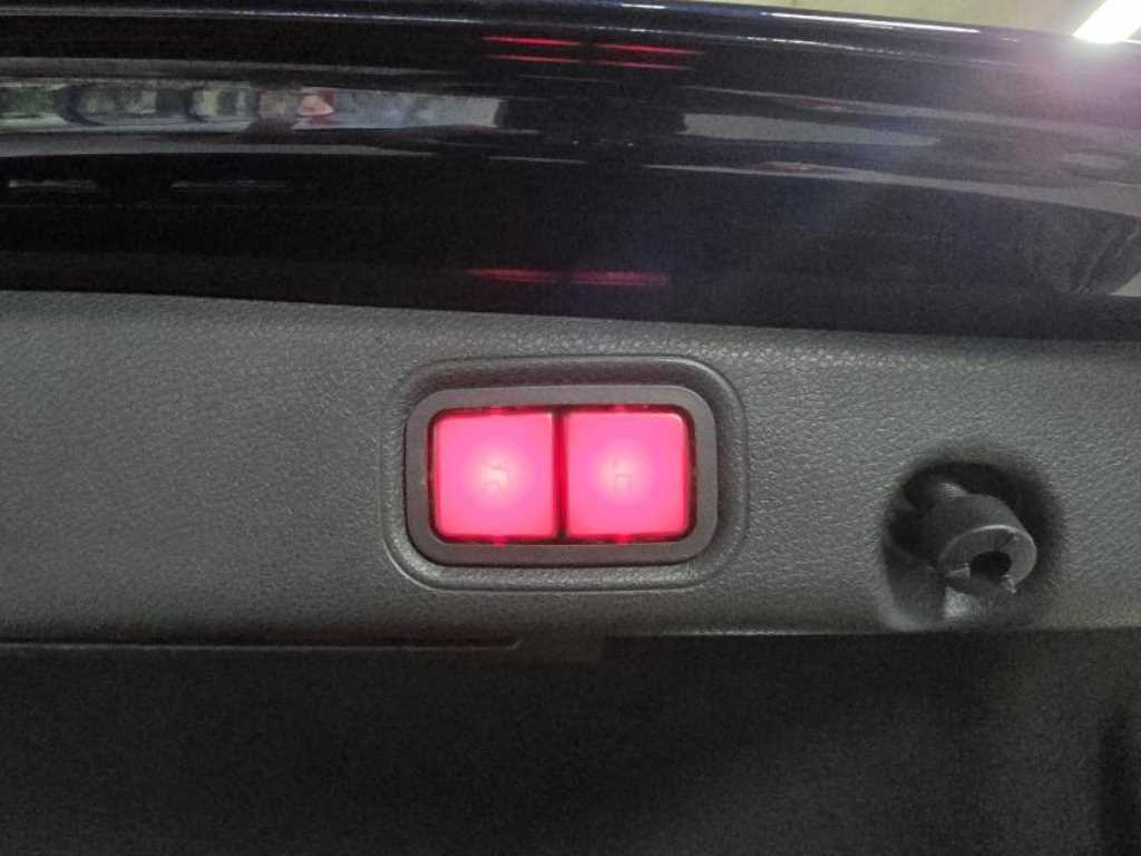 Mercedes-Benz E-Class — photo 18