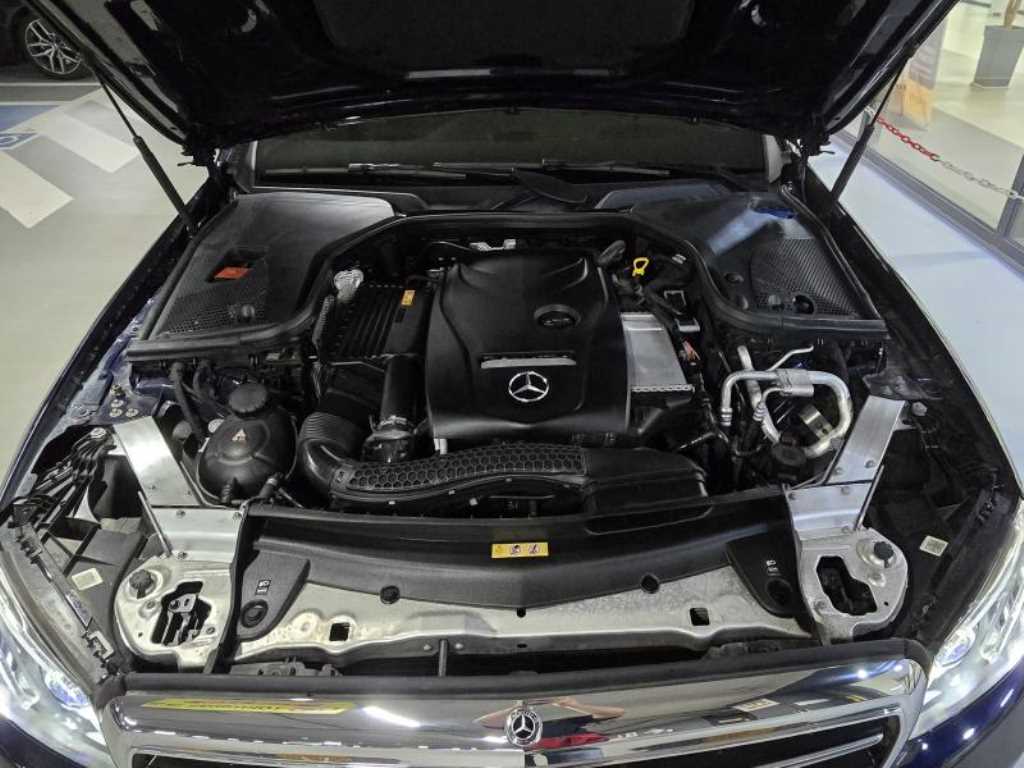 Mercedes-Benz E-Class — photo 19