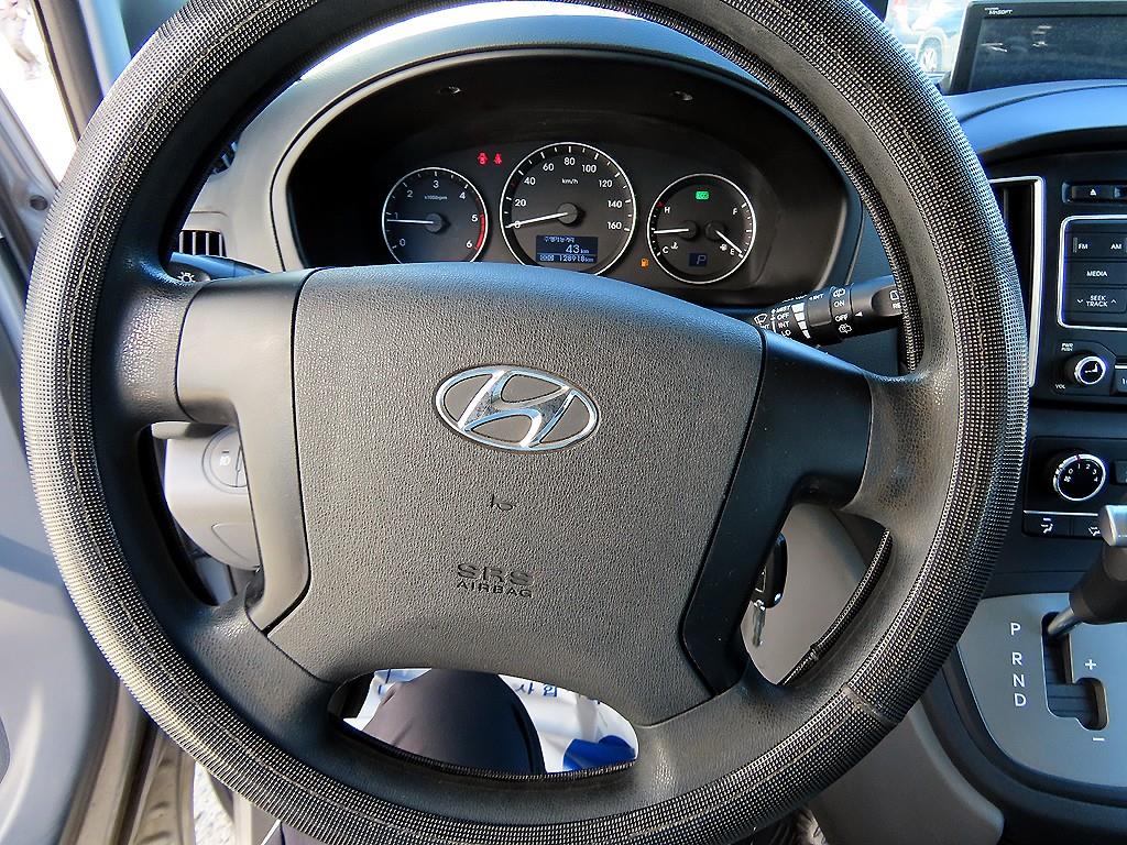 Hyundai Starex — photo 09