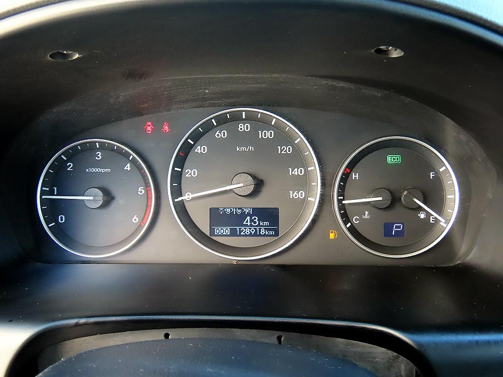 Hyundai Starex — photo 10