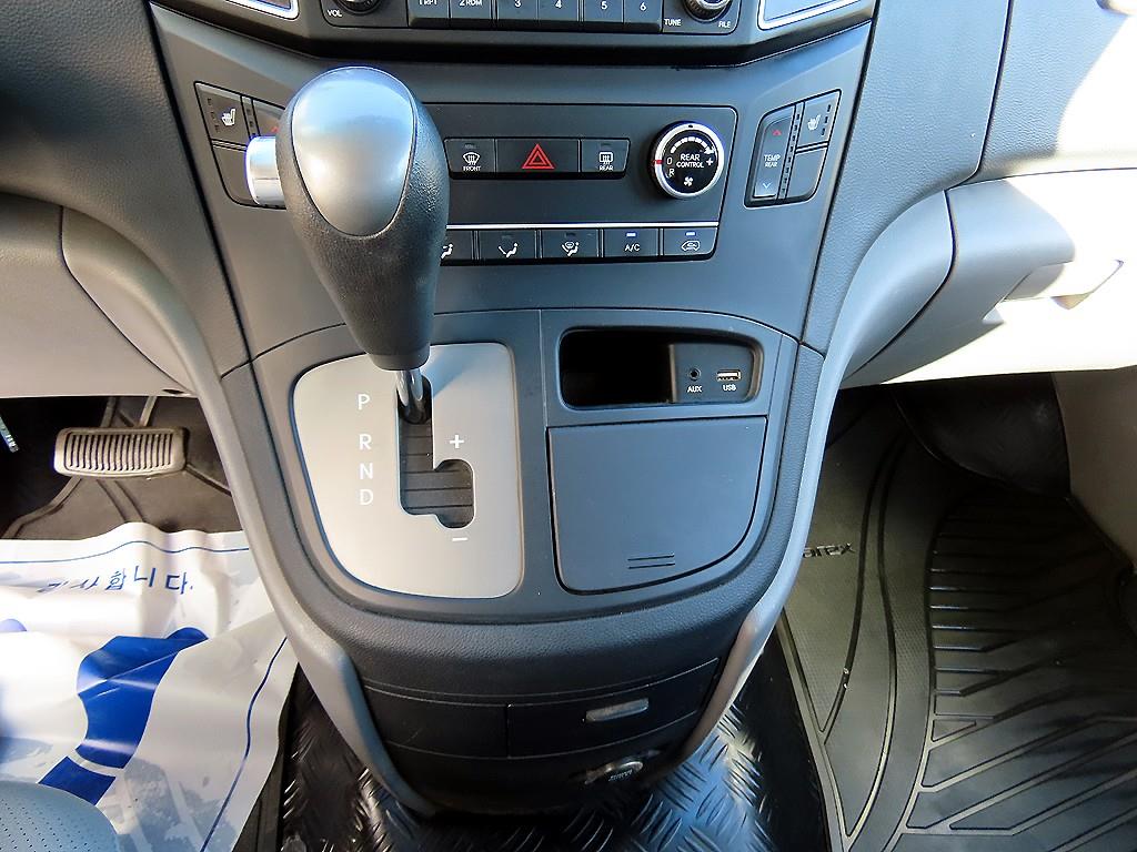 Hyundai Starex — photo 11