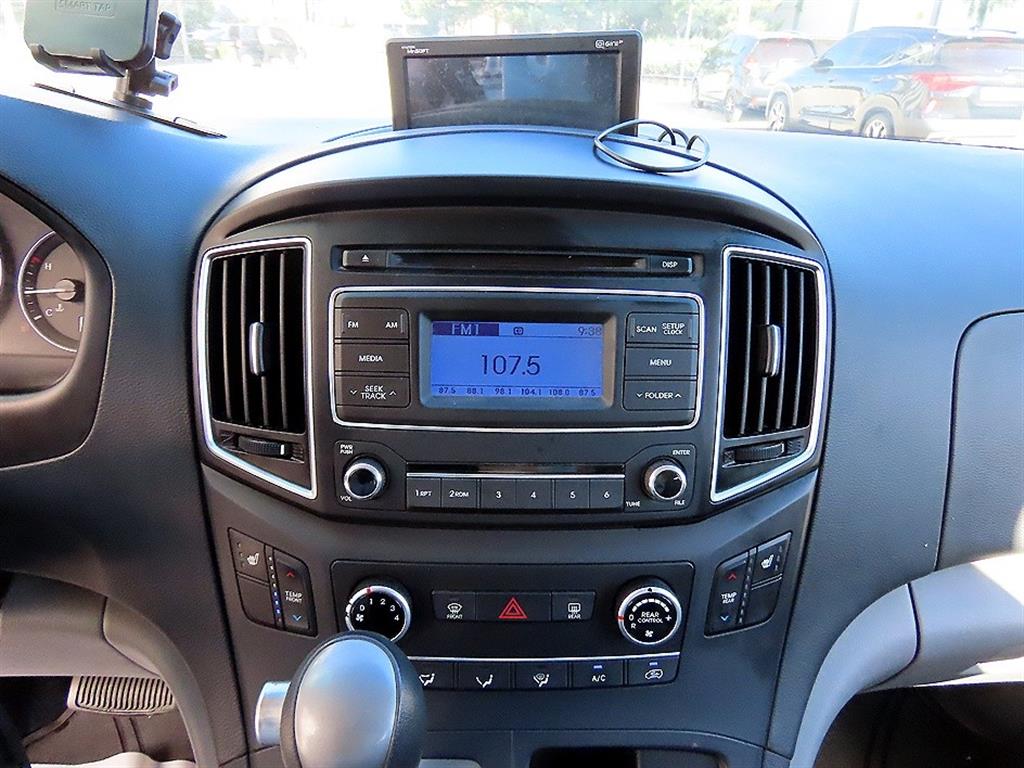 Hyundai Starex — photo 14