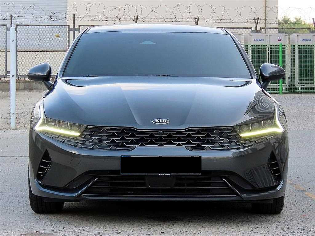 Kia K5 — photo 01