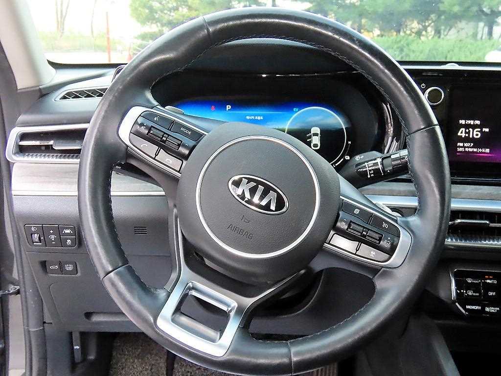 Kia K5 — photo 08