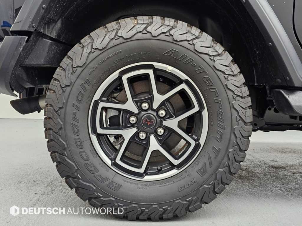 Jeep Wrangler — photo 05