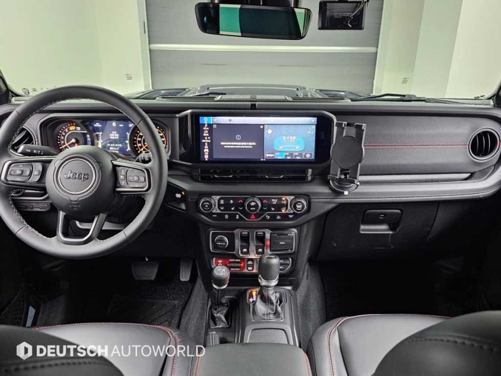 Jeep Wrangler — photo 07