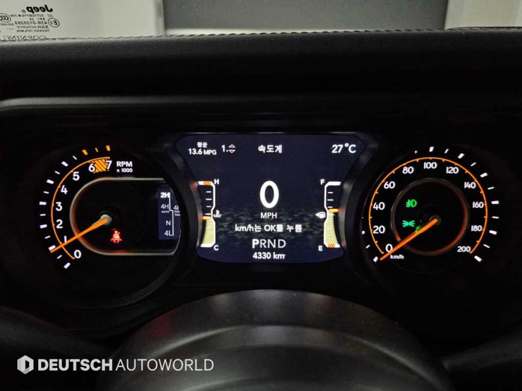 Jeep Wrangler — photo 08