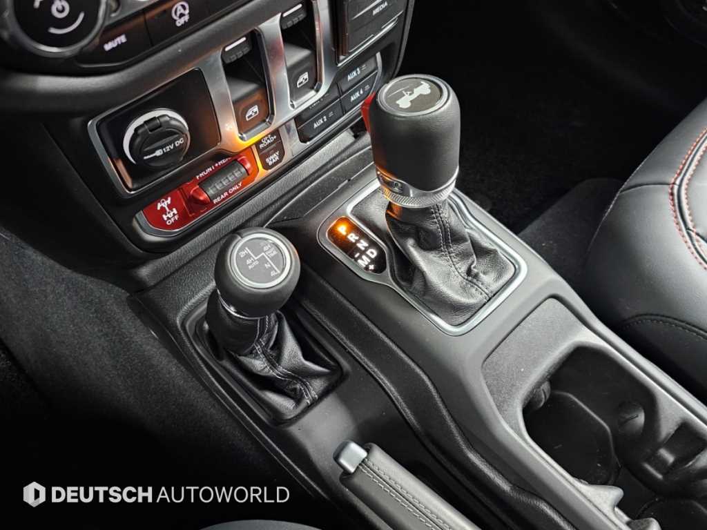 Jeep Wrangler — photo 09