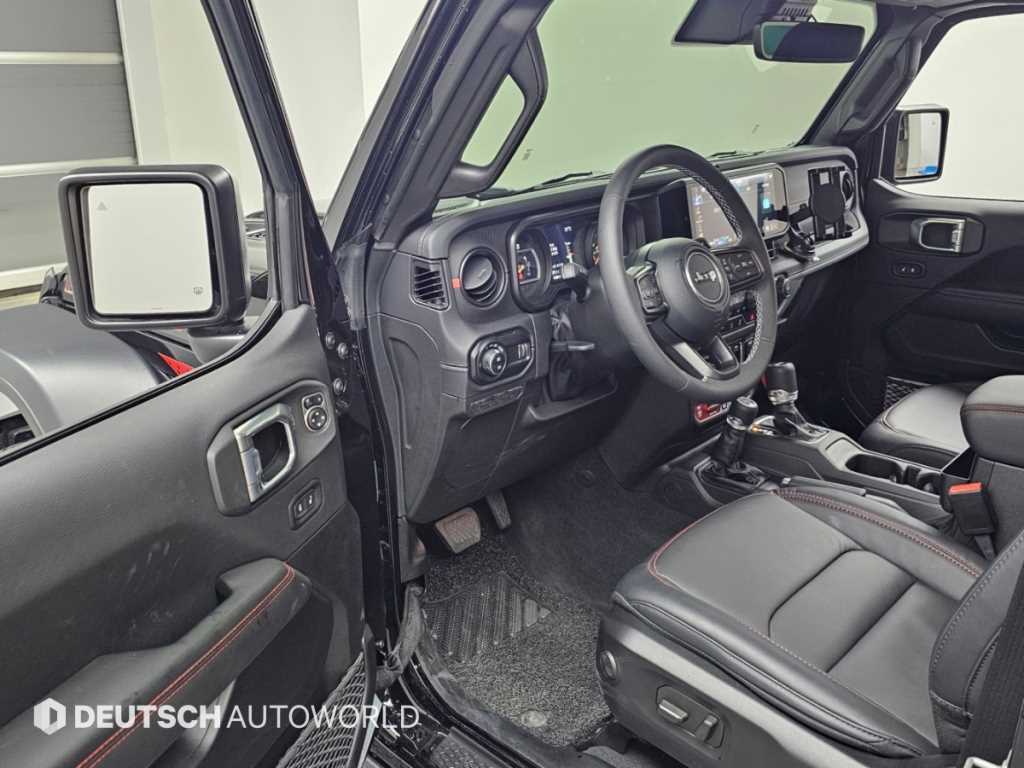Jeep Wrangler — photo 11