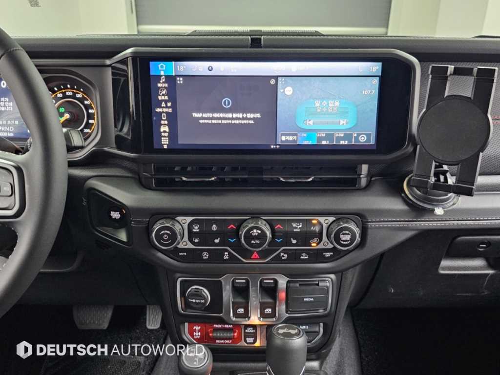 Jeep Wrangler — photo 14