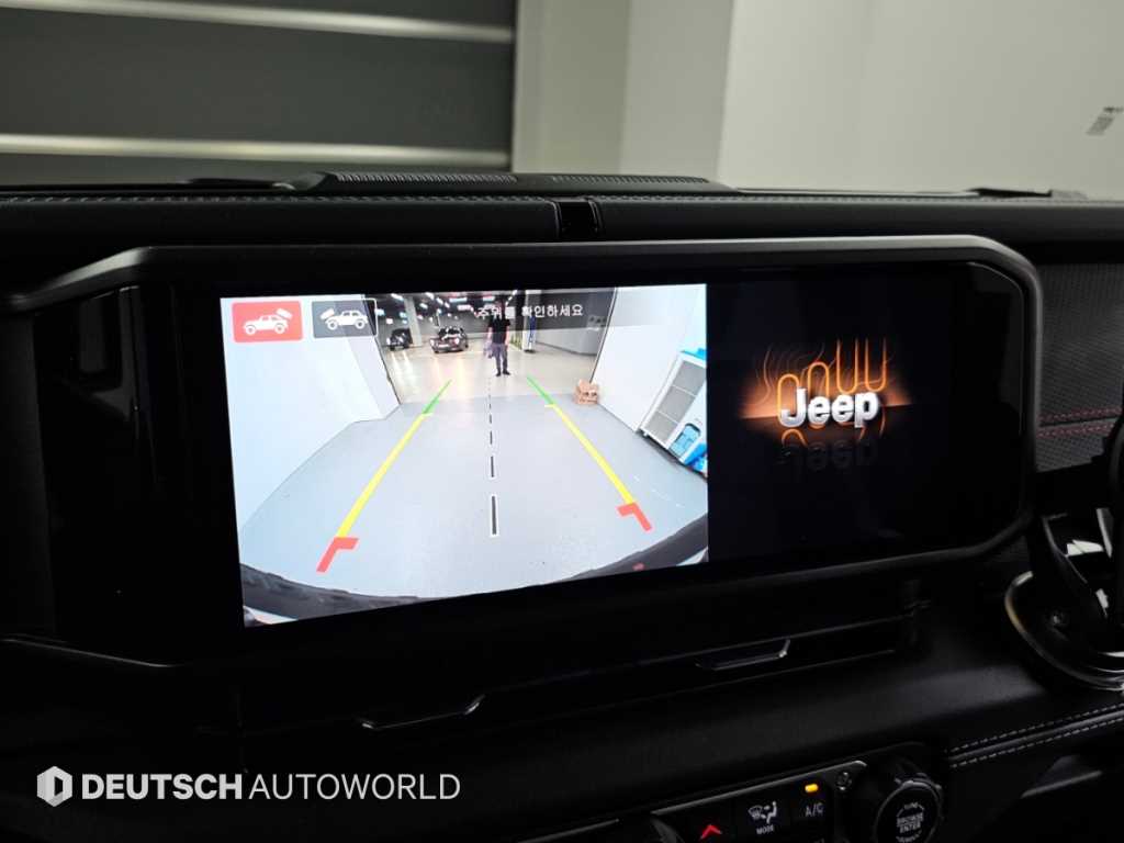 Jeep Wrangler — photo 15