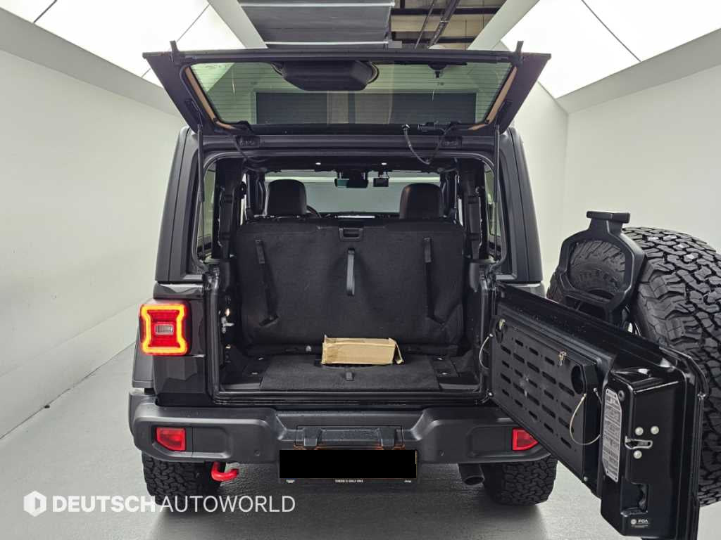 Jeep Wrangler — photo 19