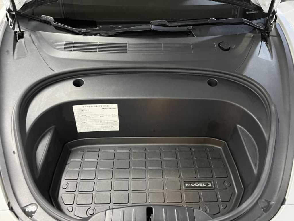 Tesla Model 3 — photo 16