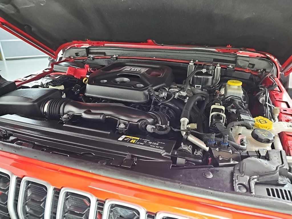 Jeep Wrangler — photo 05