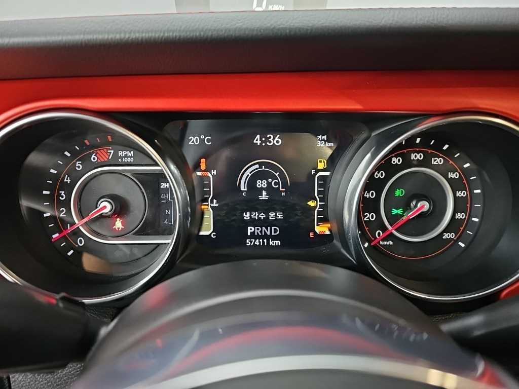 Jeep Wrangler — photo 06