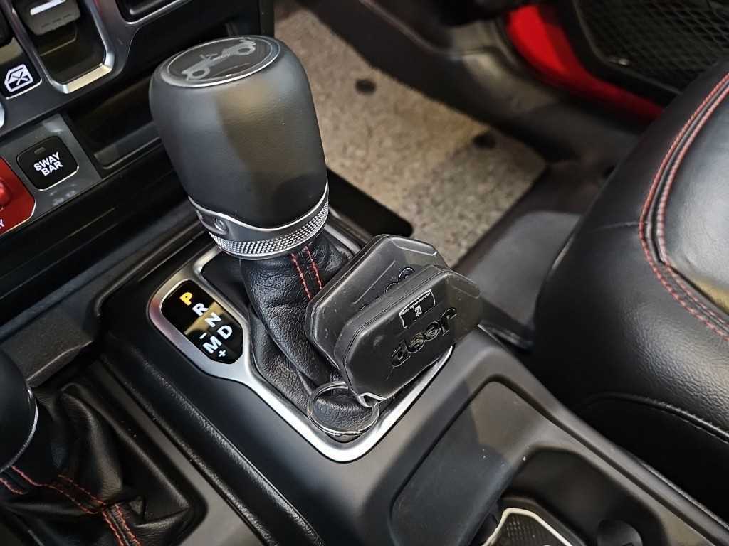 Jeep Wrangler — photo 08