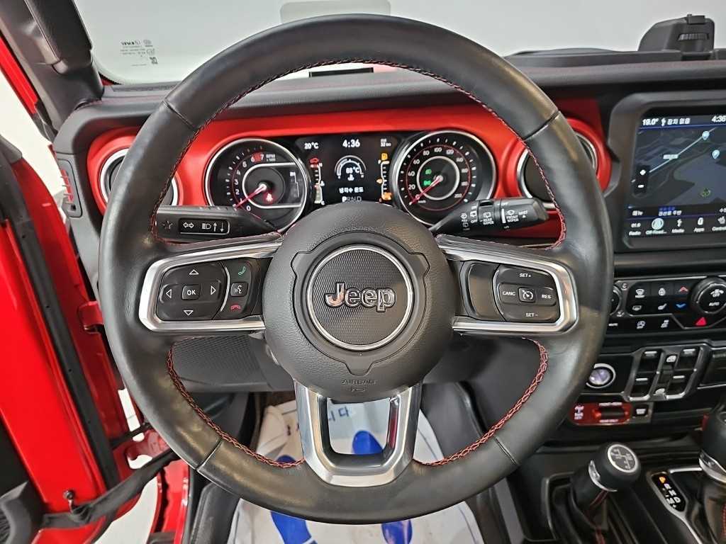 Jeep Wrangler — photo 09