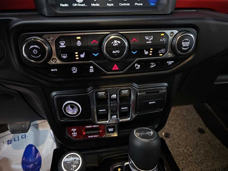 Jeep Wrangler — photo 10