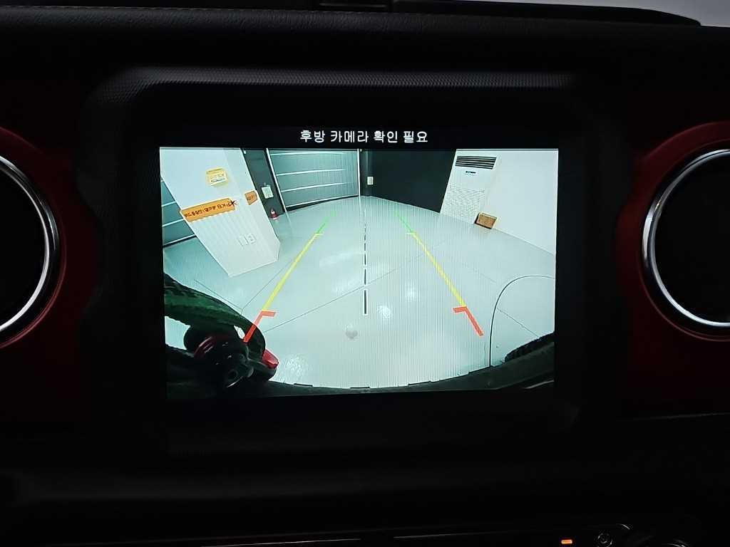 Jeep Wrangler — photo 14