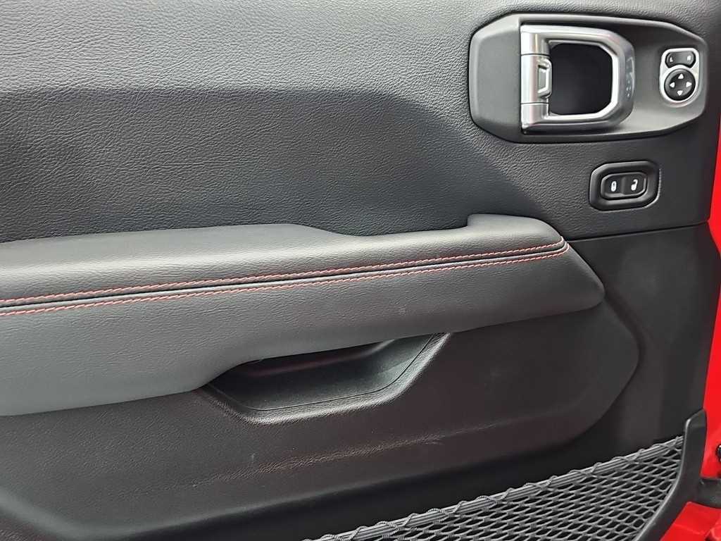 Jeep Wrangler — photo 15