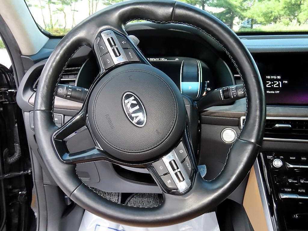 Kia K7 — photo 09